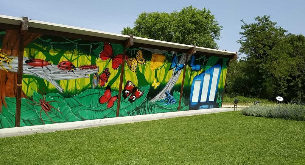 Casa farfalle esterno casa degli insetti 1024x555